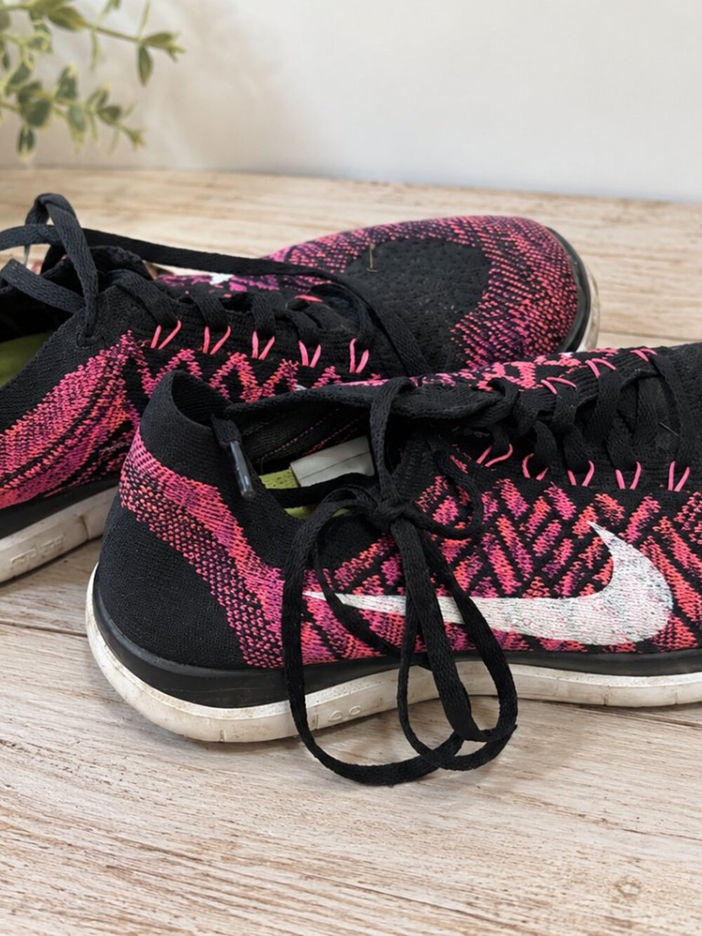 Nike Free 4.0 Flyknit Women's 8 Black Pink Running Shoes Sneakers 717076-006